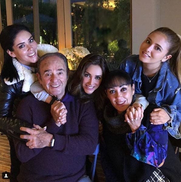 En esta ocasión el festejo fue por adelantado, pues sus seres queridos la visitaron en el estado de Chiapas, lugar donde reside: "En esta familia celebramos la vida todos los días, y tenerlos aquí conmigo es un regalo que me llena el corazón. ¡Los amo!", escribió junto a estas imágenes en su cuenta de Instagram.