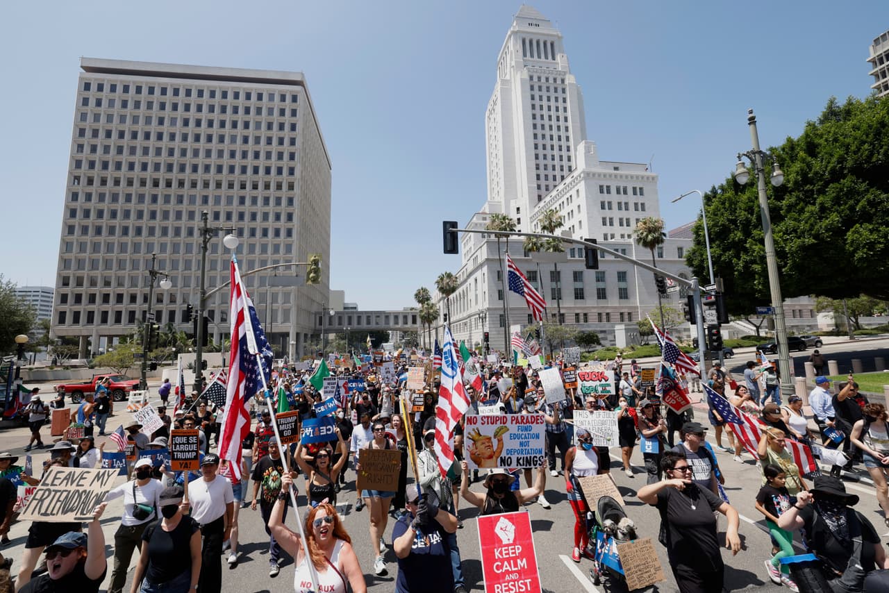 Miles salieron a las calles de Los Ángeles este 4 de julio para protestar contra ICE.