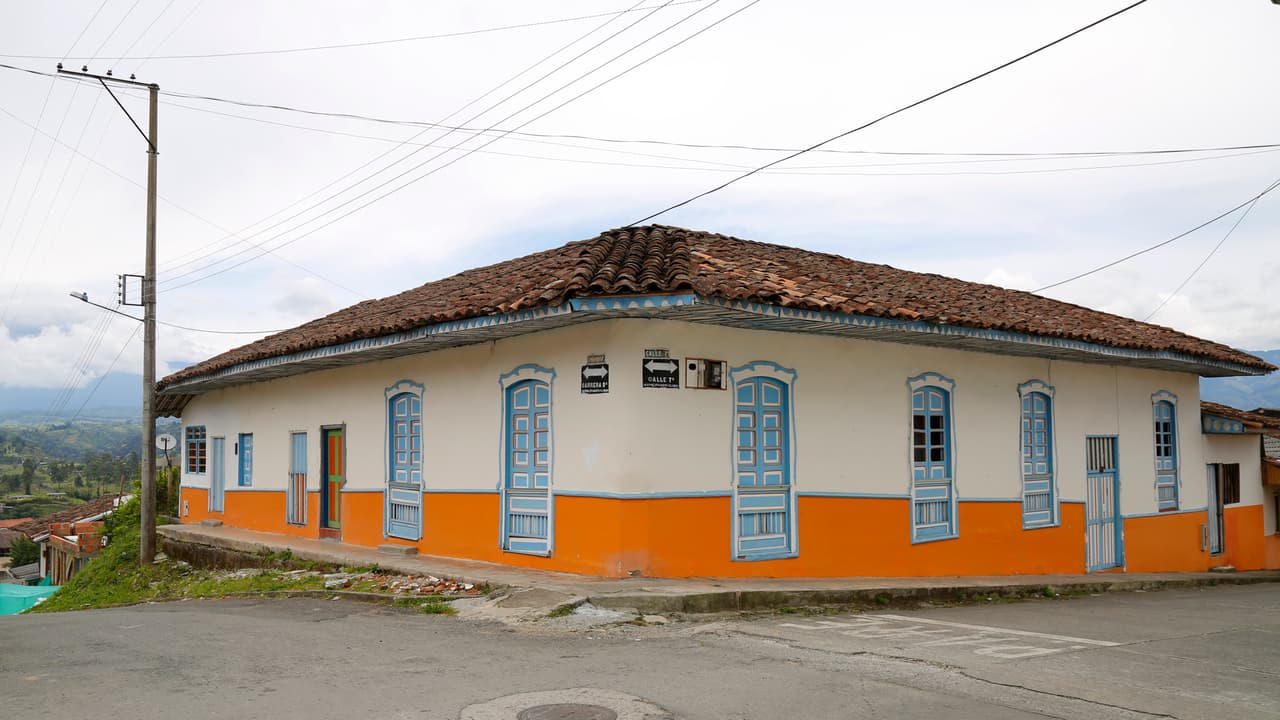 Aún en la periferia del municipio se conserva la arquitectura centenaria de las viviendas.