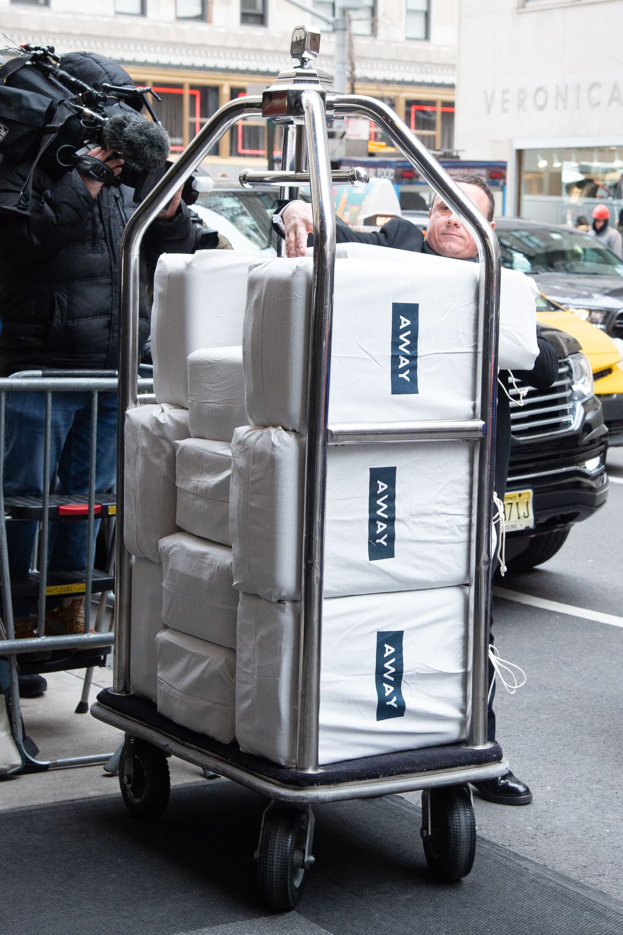 Desde temprano se vio llegar al hotel The Mark a empleados de montaje, además de regalos para las invitadas de la firma Away.
<br>