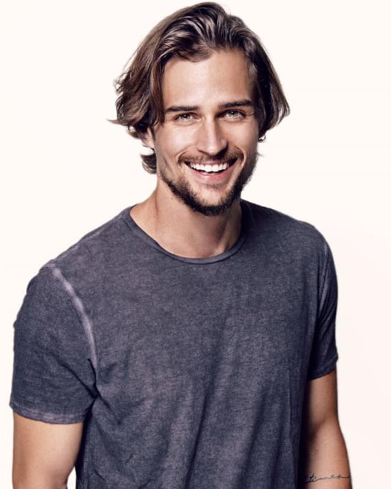 Este guapo de ojos verdes vio la luz un 16 de marzo de 1983.