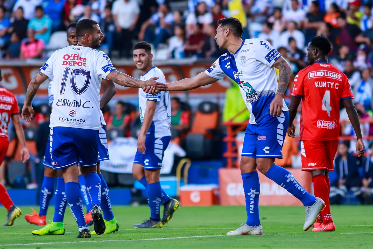 Edwin Cardona logró el sexto gol de su equipo antes del descanso al minuto 44'.