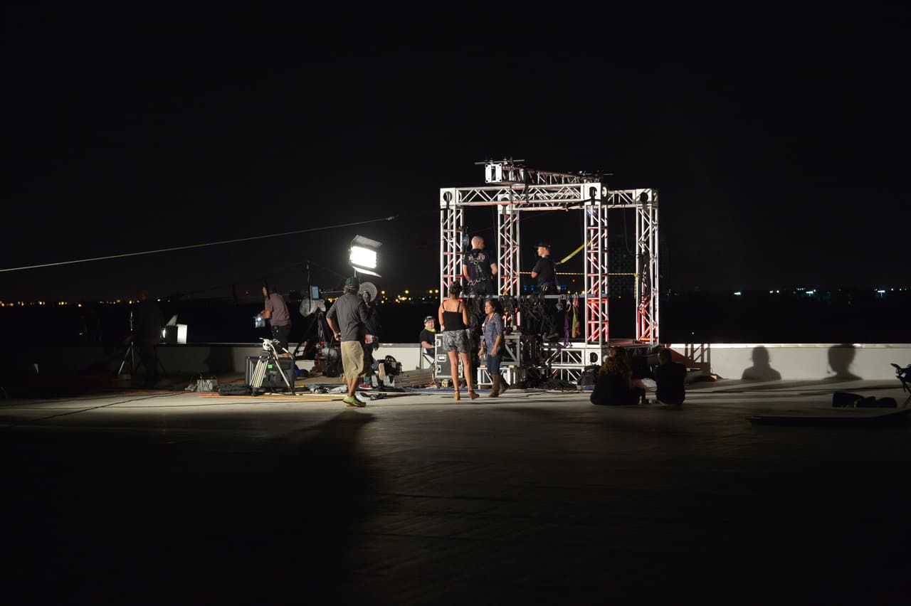 Desafiando sus miedos en una revolucionaria pasarela vertical, las bellas lucharon mucho para lograr el ‘selfie’ perfecto.