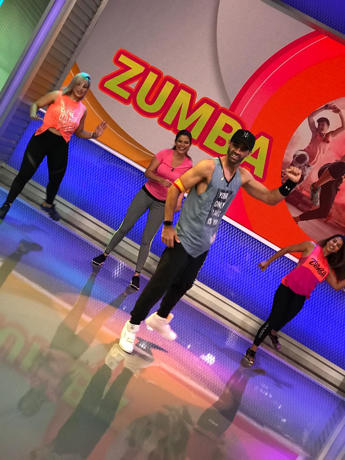 Ana Patricia presentó en vivo una alternativa para dejar de lado el sedentarismo: la zumba. Tony Costa estaba listo para poner a todos en movimiento.
<br>