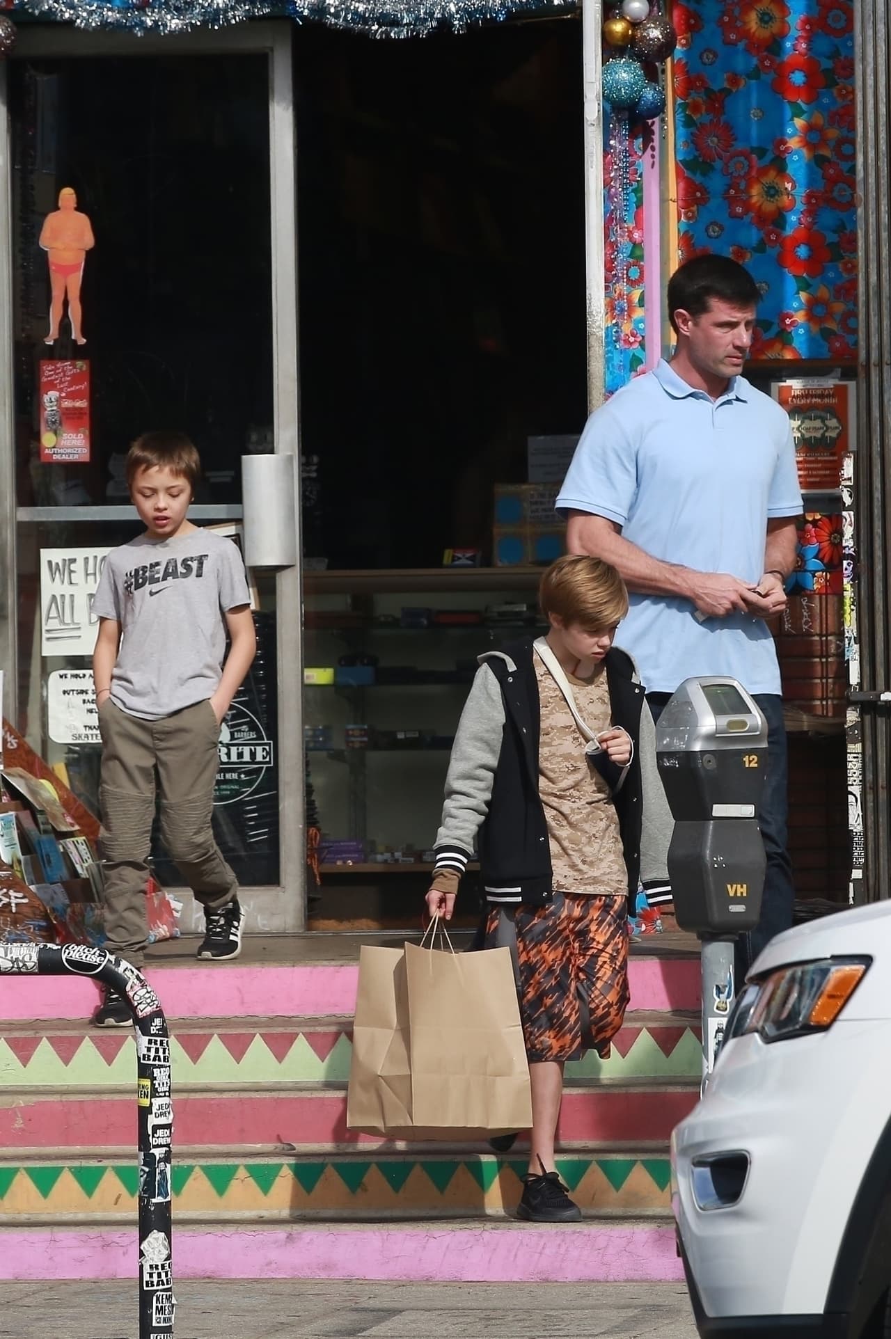 A la hija de la actriz se la vio ayer saliendo de una tienda en Los Ángeles, a dos semanas del incidente.