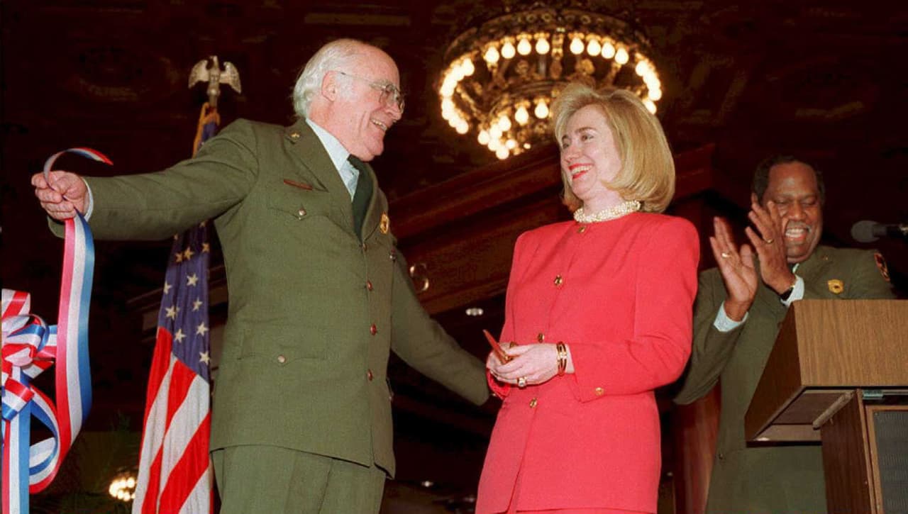 En las citas con oficiales y diplomáticos, ahí estaba Hillary para que los invitados se sintieran como en casa.