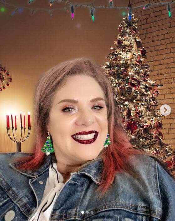 <b>Erika Buenfil </b>está lista para las fiestas de fin de año y para ello decidió darse un "retoque" a sus 58 años. 
<br>