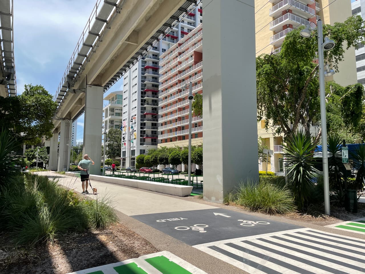 “Estoy muy emocionada por este proyecto, siempre estoy en busca de lugares nuevos para correr y este parque es un área segura, limpia y muy agradable para caminar o andar en bicicleta'', dijo María Ruiz, residente de Brickell.