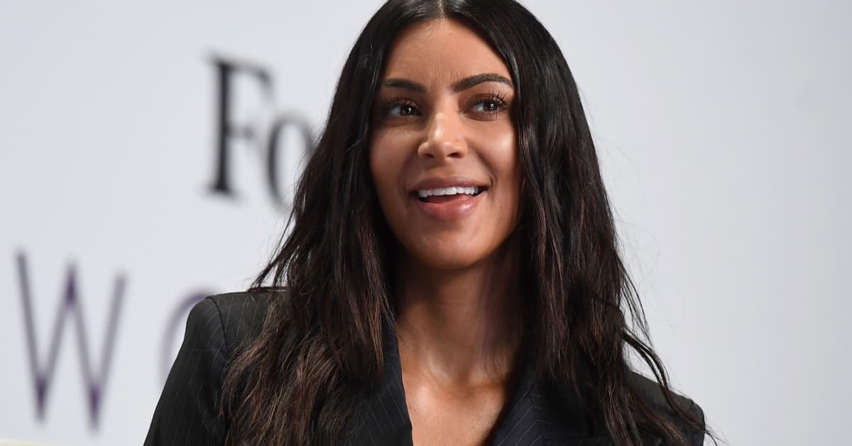 Su primera vez: Kim Kardashian incluye a su esposo en postal familiar navideña