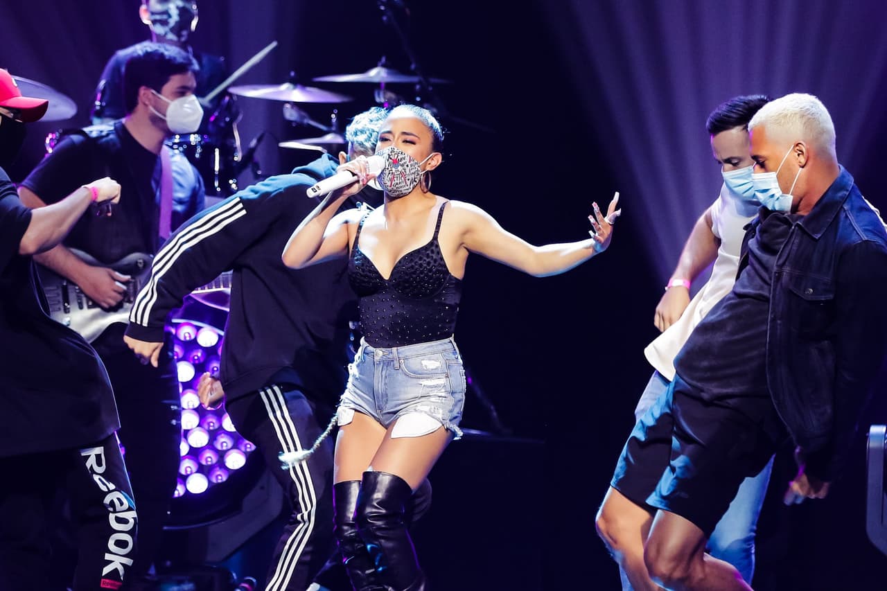 Uno de los números más esperados de la noche será el dedicado a la vida y música de Selena Quintanilla. En él participarán cuatro talentosas cantantes, siendo una de ellas 
<b>Ally Brooke</b>.