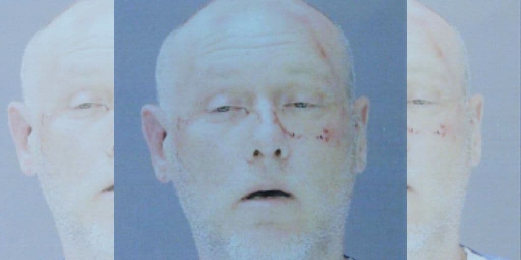 Howard Seth Jacobson, de Filadelfia, de cuarenta y siete años, fue detenido en la cuadra 1000 de Afton Street en Burholme alrededor de las 11 p.m. el lunes por la policía de Filadelfia con una orden emitida por la policía del municipio de Abington.