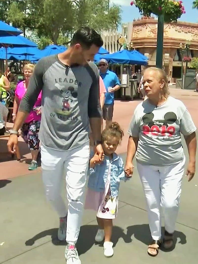 Luego de un recorrido por Toy Story Land se dispusieron a encontrar a una de las anfitrionas del parque para dar paso a una aventura culinaria.
<br>