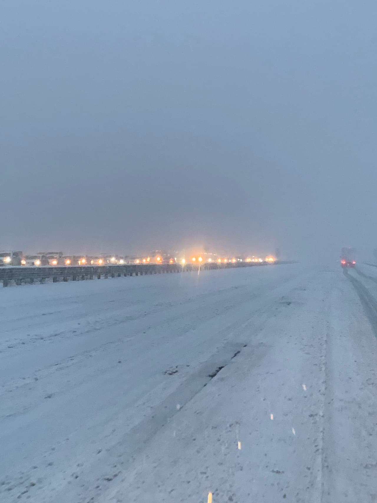 Por su parte, Caltrans compartió la razón por la que las vías al norte de la interestatal I15 fue cerrada.