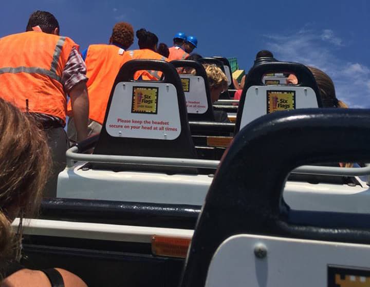 Un grupo de personas tuvo que ser rescatado de una montaña rusa de Six Flags en Texas