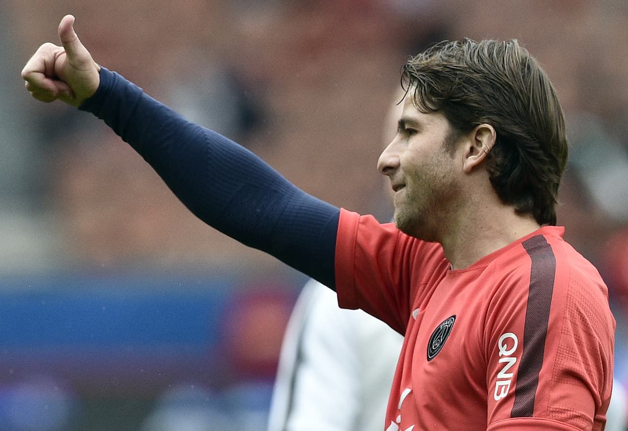 Jugadores del PSG sorprenden a fans con Photobombs