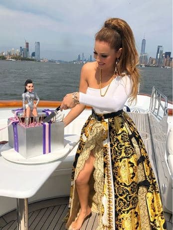 "[...] ¿Que más se le puede pedir a la vida? Solo salud para seguir derrochando amor y felicidad por el resto de mis días. ¡A vivir con ganas y a buscar la alegría en cada momento! ¡Gracias, Dios! [...]", señaló la cantante mexicana.