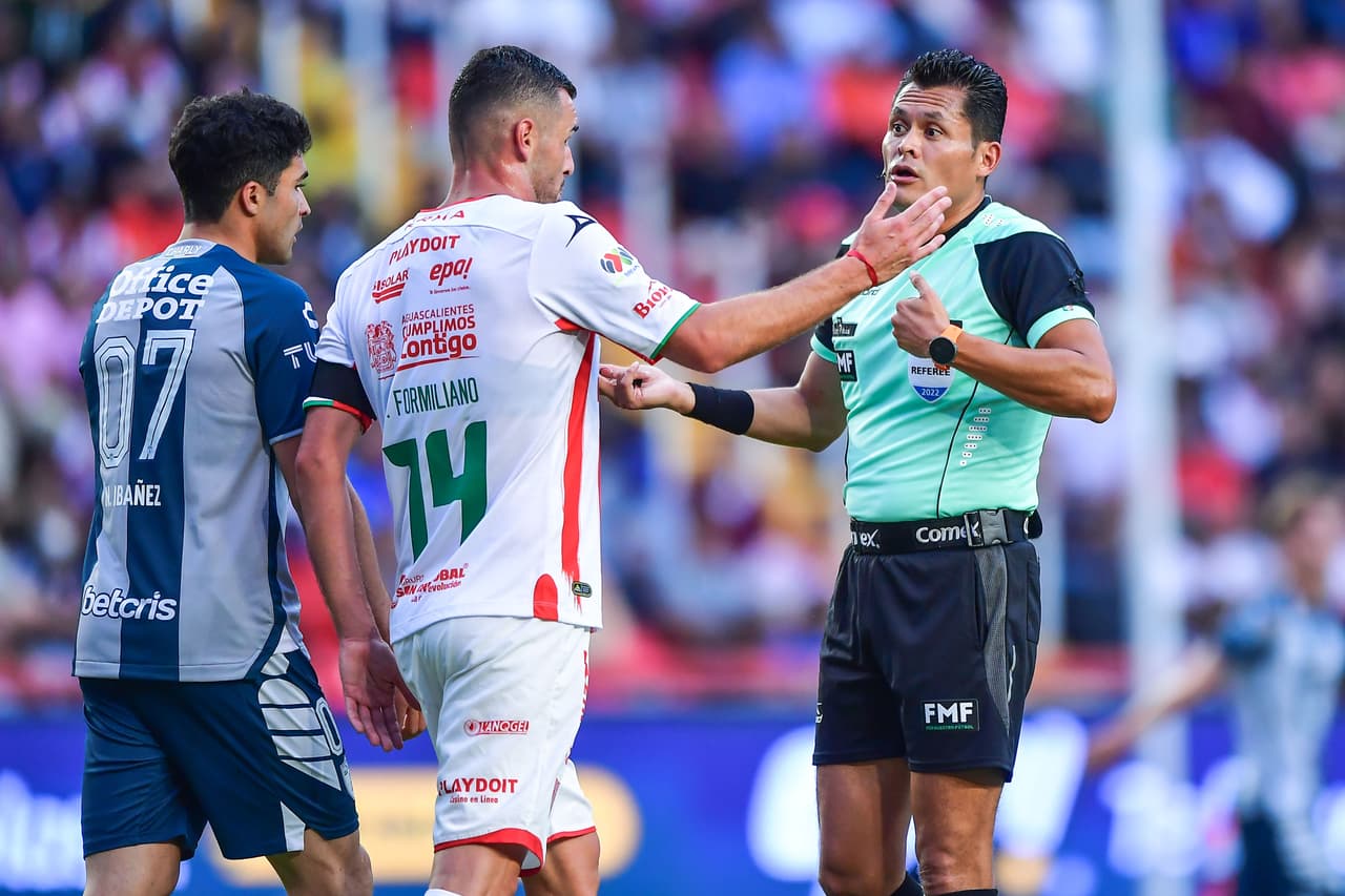 Necaxa toma rumbo en el Apertura 2022 y ahora le pegó a un Pachuca que ya suma tres partidos sin ganar en una descarga eléctrica que le vale para tres puntos muy importantes en el torneo gracias a los goles de Garnica y Giménez.
