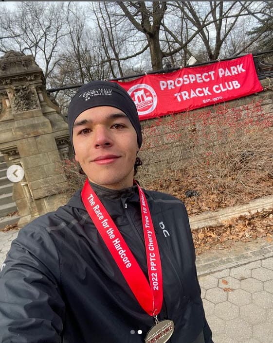 "'Sí, mamá, 
<b>te extraño mucho, pero estoy feliz</b>'". 
<br>