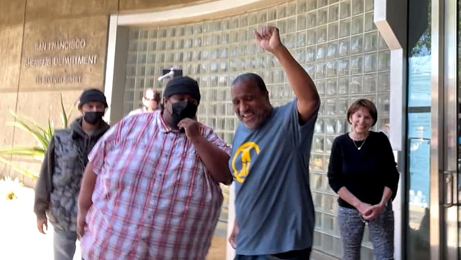 “Sin Dios no se puede lograr”: hispano sale de la cárcel tras tres décadas preso por un homicidio que no cometió