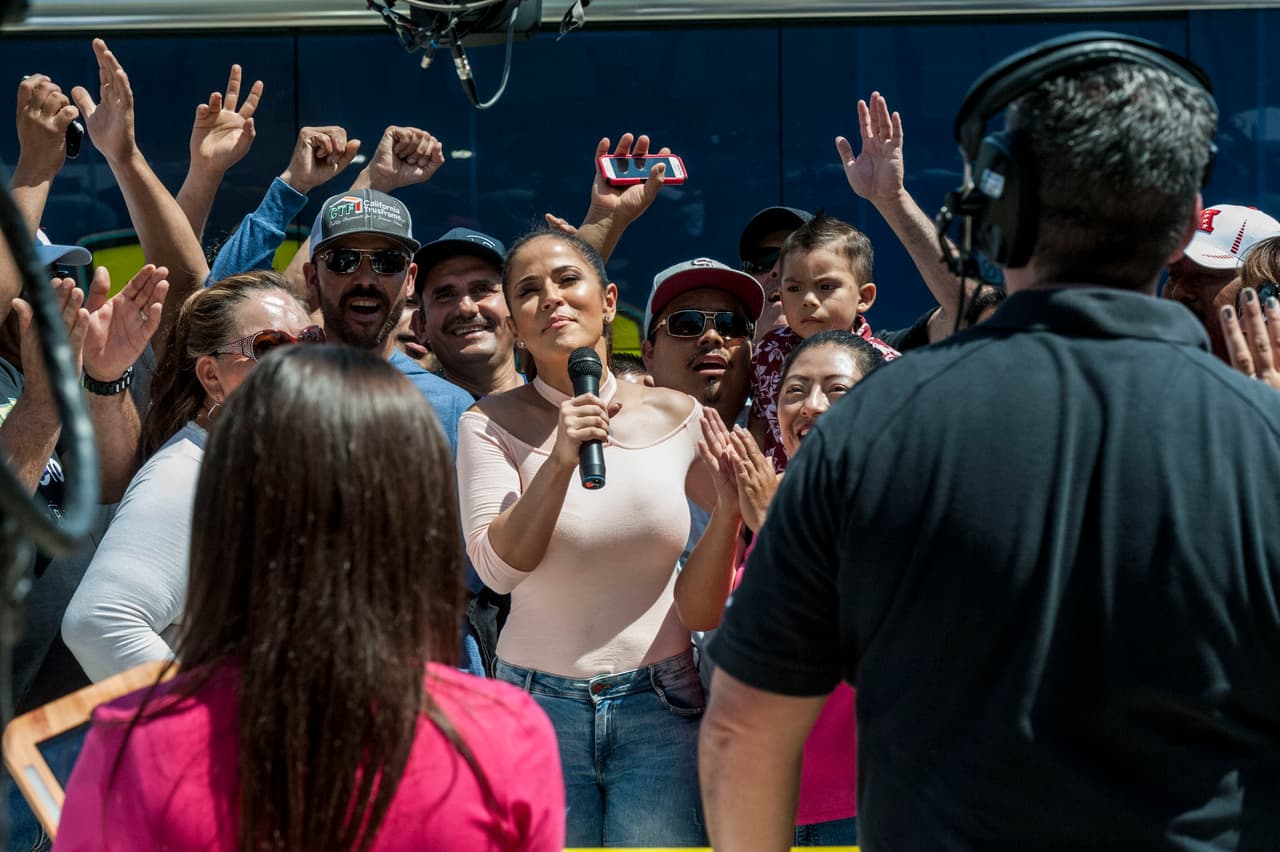 Una bienvenida calurosa fue lo que recibió al equipo de Primer Impacto en Fresno. Tanto del clima como el cariño del público del Valle Central. Todos los presentes tuvieron la oportunidad de tomarse fotos y convivir con el equipo.