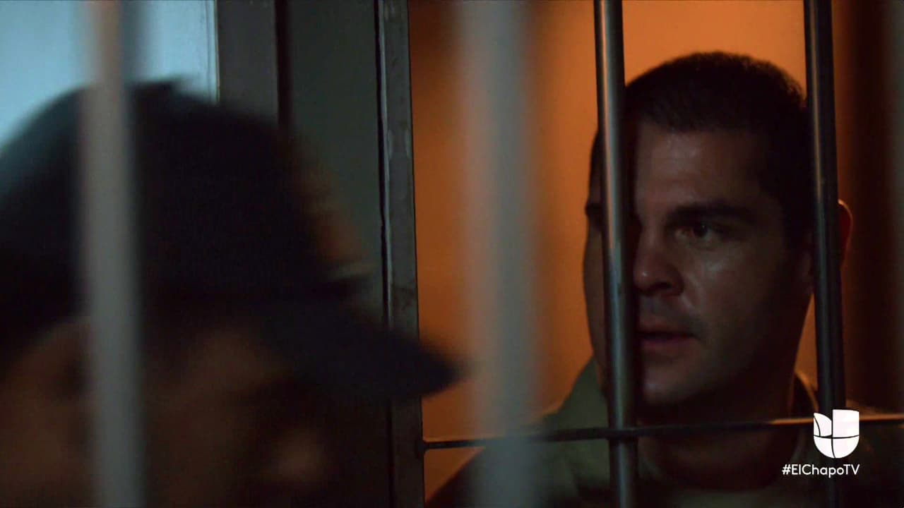 Al ver a su compañero devastado, ‘El Chapo’ le pidió al guardia que lo llevará al doctor. Tras la negativa, le reprochó por la ayuda que le había brindado a su hija.