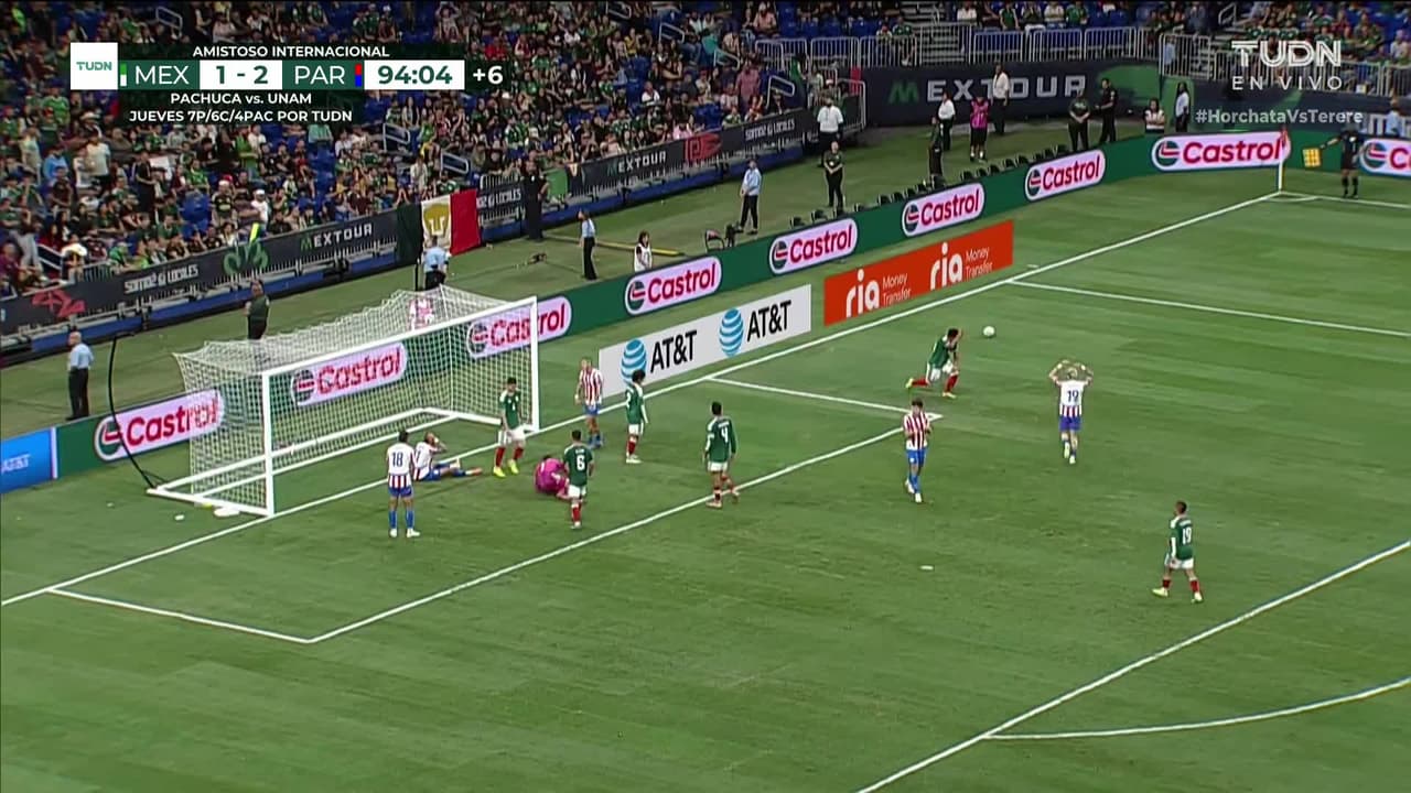 ¡TIRO ATAJADO! disparo por Diego González.