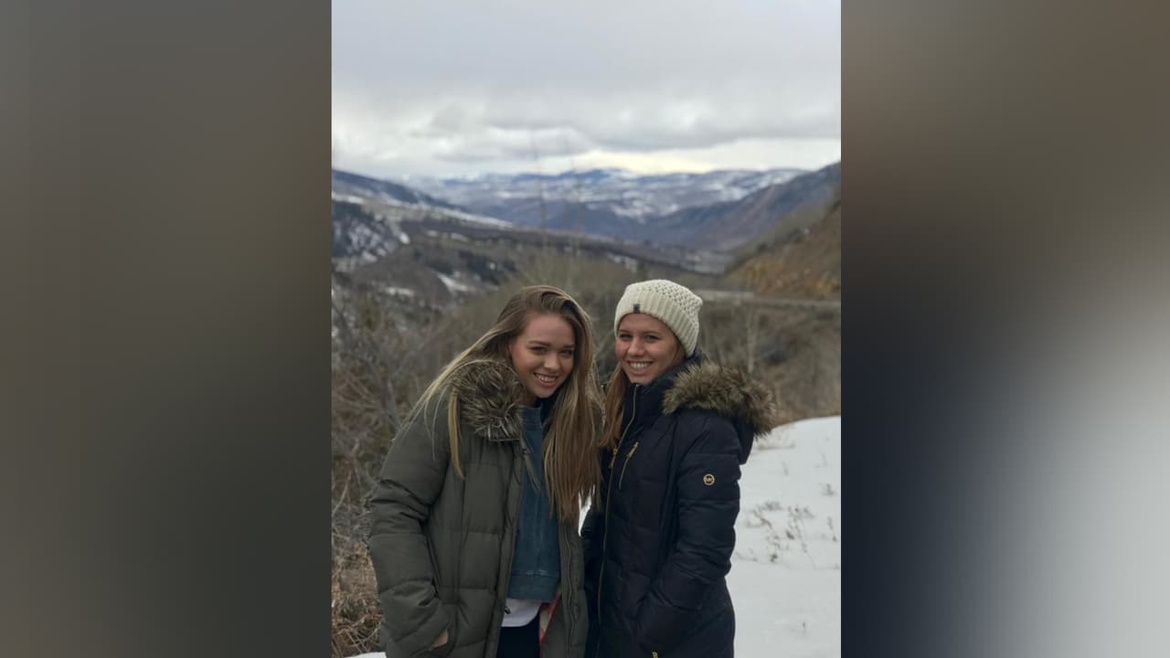 Belén Smole, reportera de Univision 45 a Tu Lado, con su hermana Estefanía.,