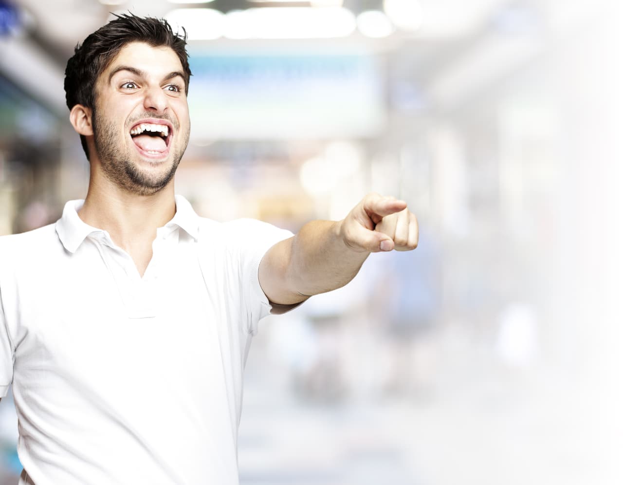 Le minimiza, inclusive procura humillarle restándole crédito o poniendo en duda sus credenciales, moralidad, principios y trae a colación hechos del pasado para tratar de desacreditar a quien está descubriendo su engaño.