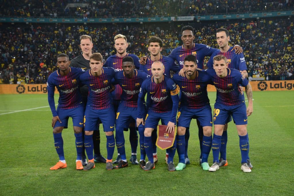 1) 
<b>FC Barcelona</b>. De acuerdo con 
<i>Transfermarkt</i> el equipo azulgrana es el más caro de La Liga y de todo el mundo. El valor mercado de los catalanes es de 1.21 billones de euros.