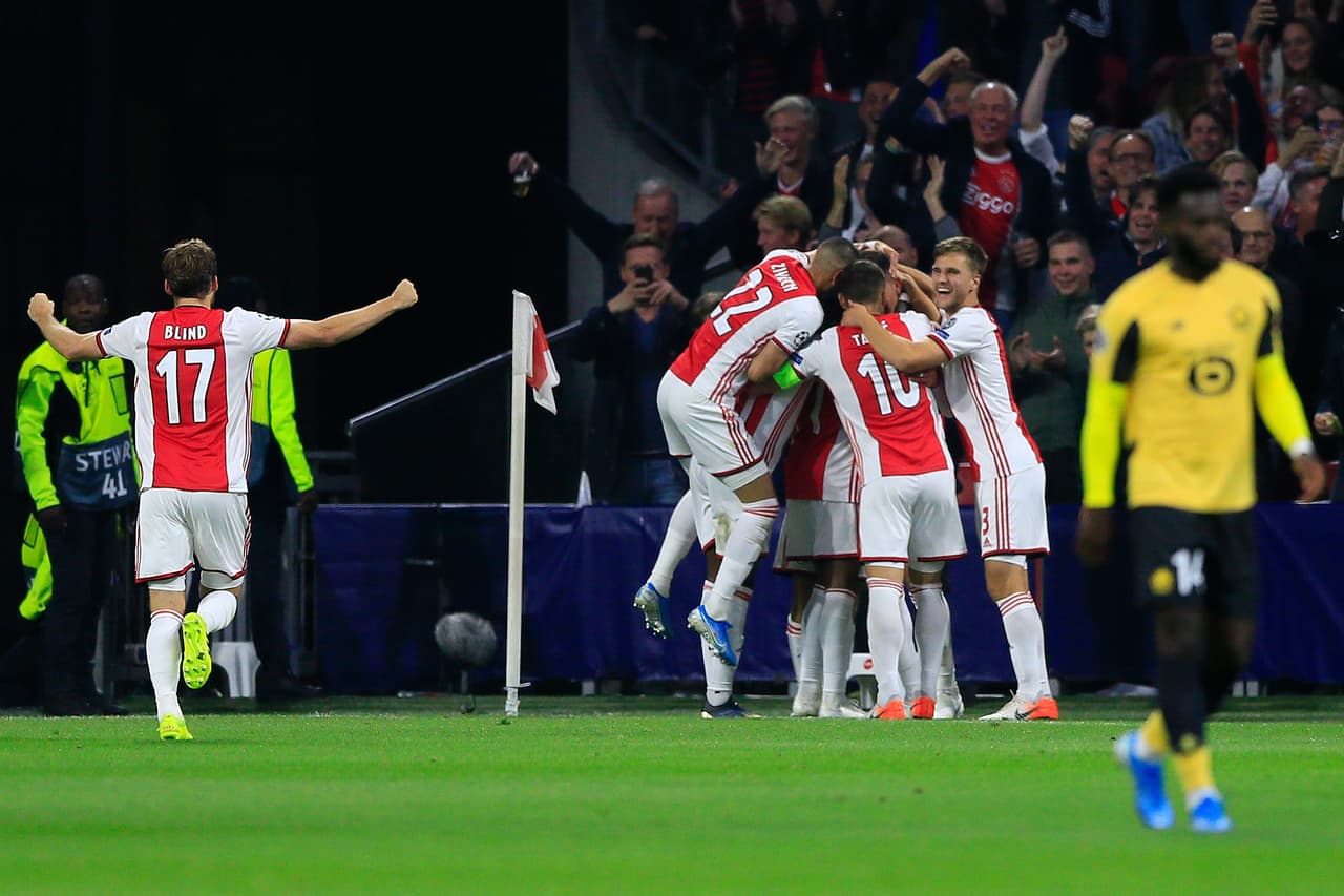 De haber fichado para el Ajax, Lainez pudo sumar a su palmarés un título de Liga, uno de Copa y otro de Supercopa.