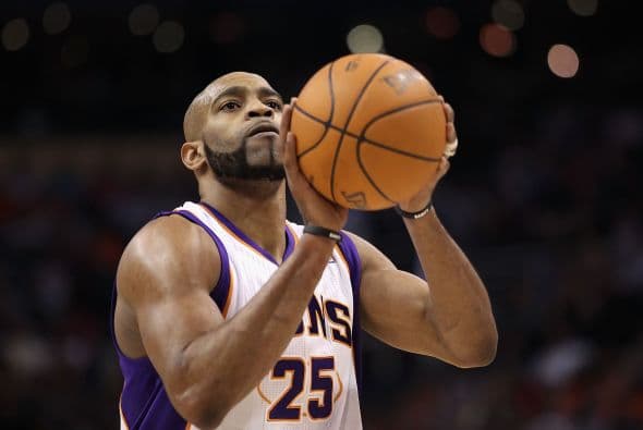 35. VINCE CARTER- Carter obtuvo $17.3 millones durante la temporada 2010-11, pero su contrato con diferentes patrocinadores, incluyendo Nike, le permitió que en total $21.8 millones ingresaran a sus cuentas en un año.