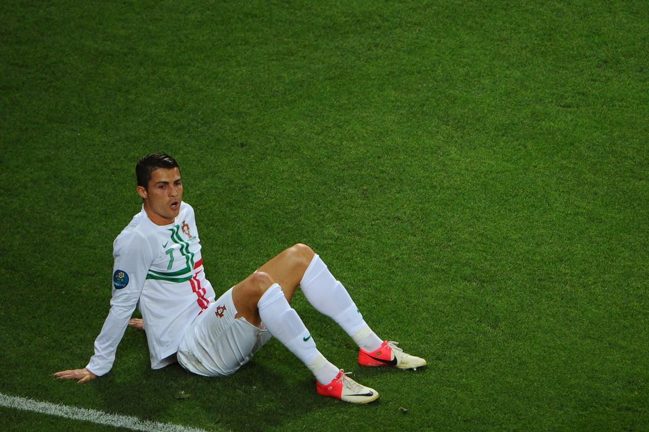 Sin embargo, los tropezones se seguían acumulando con Portugal. En la Euro 2012 los lusos volvieron a ver su suerte con España, equipo que los echó en las semifinales, en penaltis.