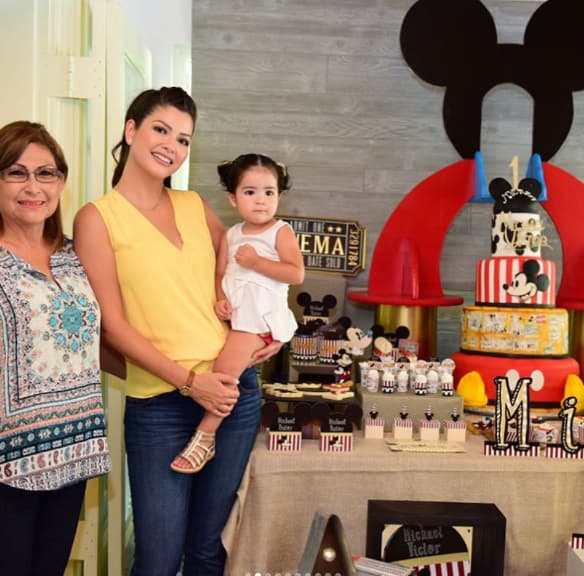 Ana Patricia llegó con su mamá y su hija Giulietta para celebrar a Michael Victor.