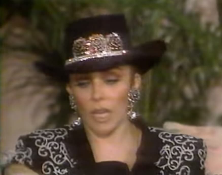 En esa ocasión Verónica se puso el regalo de Selena para el resto del programa, a diferencia del vestuario que le regaló al siguiente año, que dijo bromeando que guardaría para no gastar en otro vestuario.