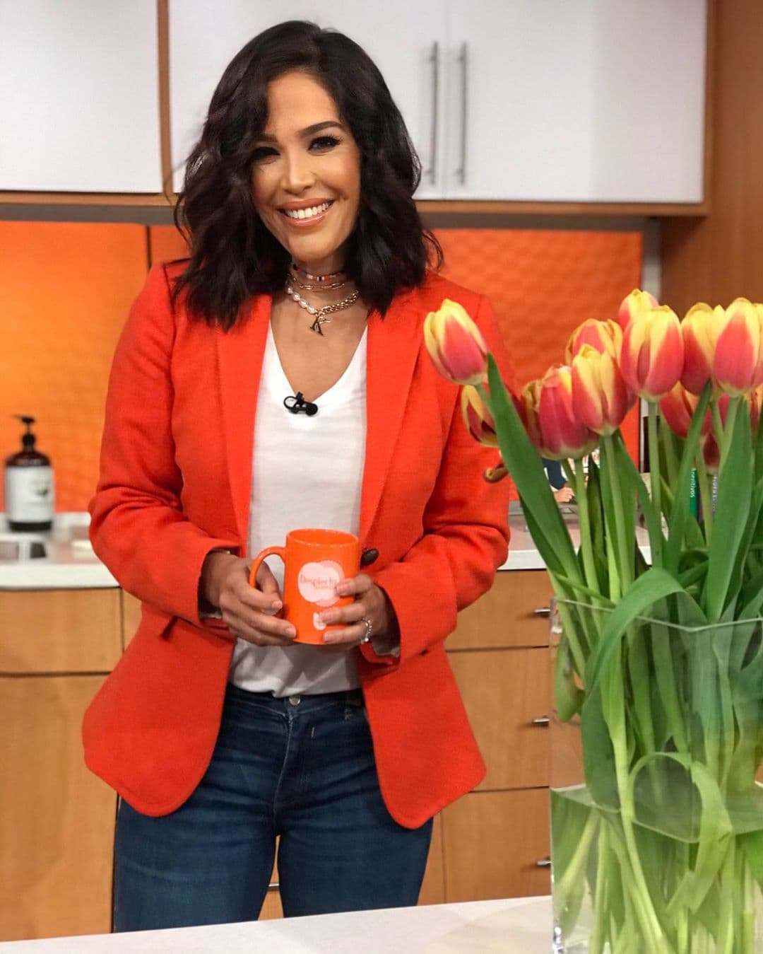 Karla Martínez tiene la fortuna de tener una estilista particular, ella es una persona muy importante en su vida y quien le conoce cada hebra del cabello, estamos hablando de su mamá Goretti Rubio.