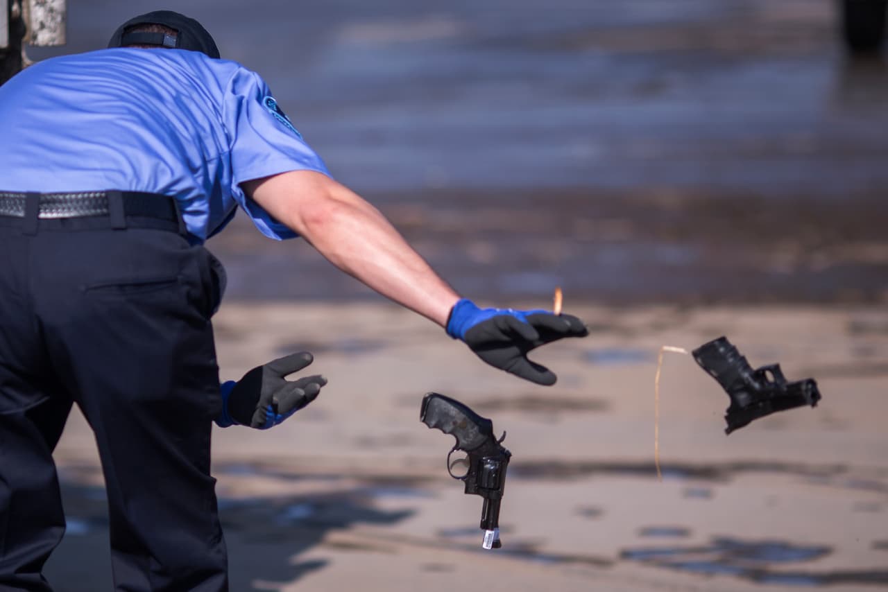 De estos tiroteos, 18 se han registrado en recintos escolares, según el sitio Gun Violence Archive.