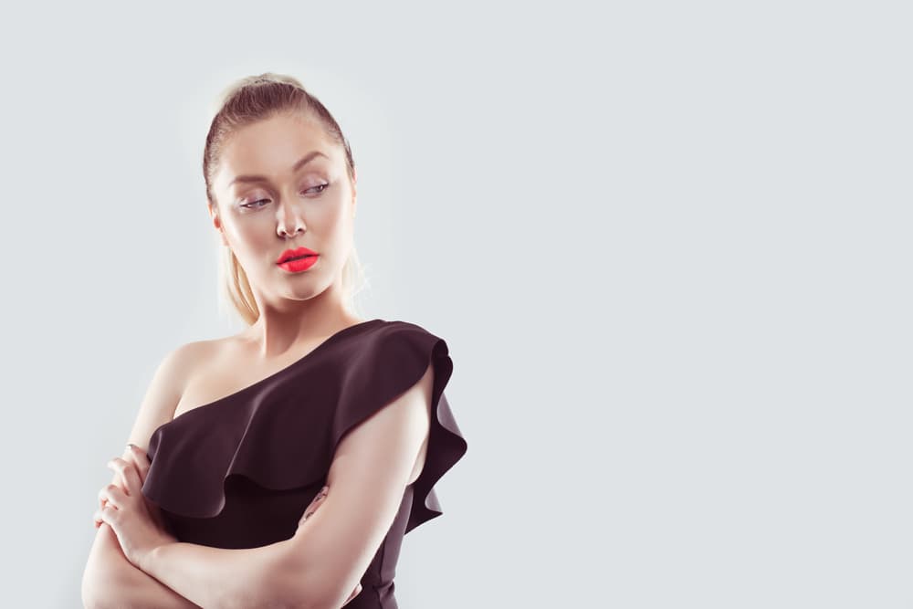 Aunque luego queremos disfrazarla diciendo que tenemos "envidia de la buena", es un sentimiento que debemos controlar porque suele ser muy dañino y destructivo en nuestras vidas. Denota inseguridad, infelicidad y baja autoestima.