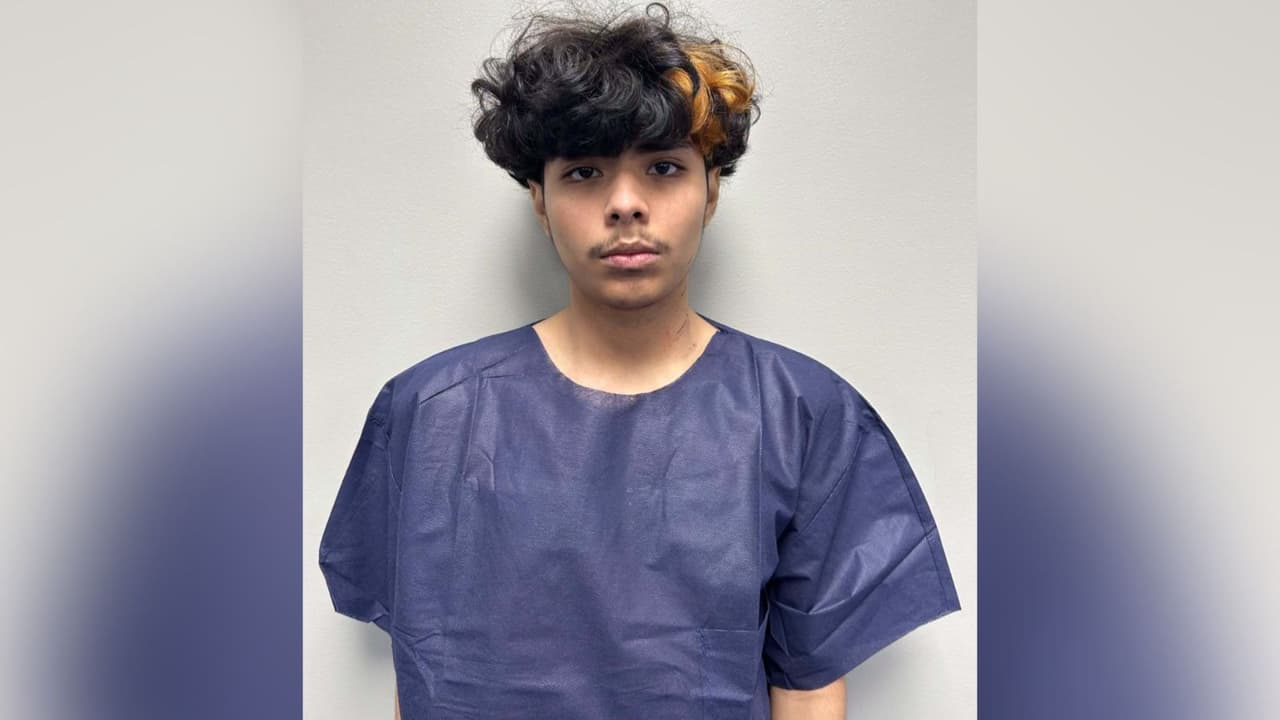 Adolescente dispara contra vehículo, se atrinchera con un menor y es detenido en Texas