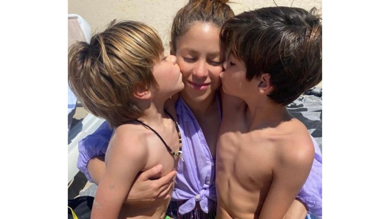 El 1 de diciembre 
<b>Shakira y Gerard Piqué se reunieron </b>en el Juzgado 18 de lo Familiar de Barcelona a las 9:30 am, hora local para 
<a href="https://www.univision.com/famosos/shakira-y-pique-acuerdo-encriptado-maxima-seguridad">ratificar el acuerdo</a> al que llegaron por el bienestar de sus hijos.
<br>