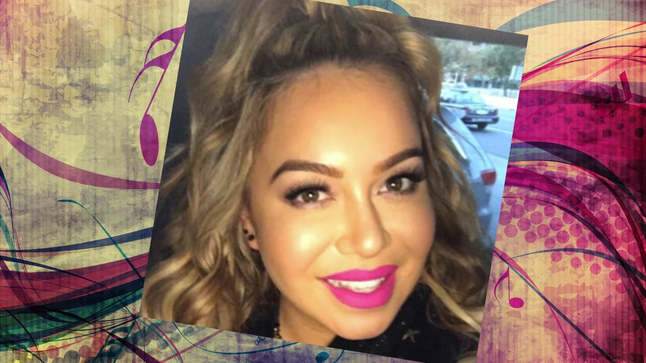 Chiquis siempre sale bien en sus selfies. ¿Y cómo no? La cantante es una mujer hermosa. Con un rostro así, todas queremos hacernos selfies. She's a curvy woman with a lot of sass. Jenni would be so proud!