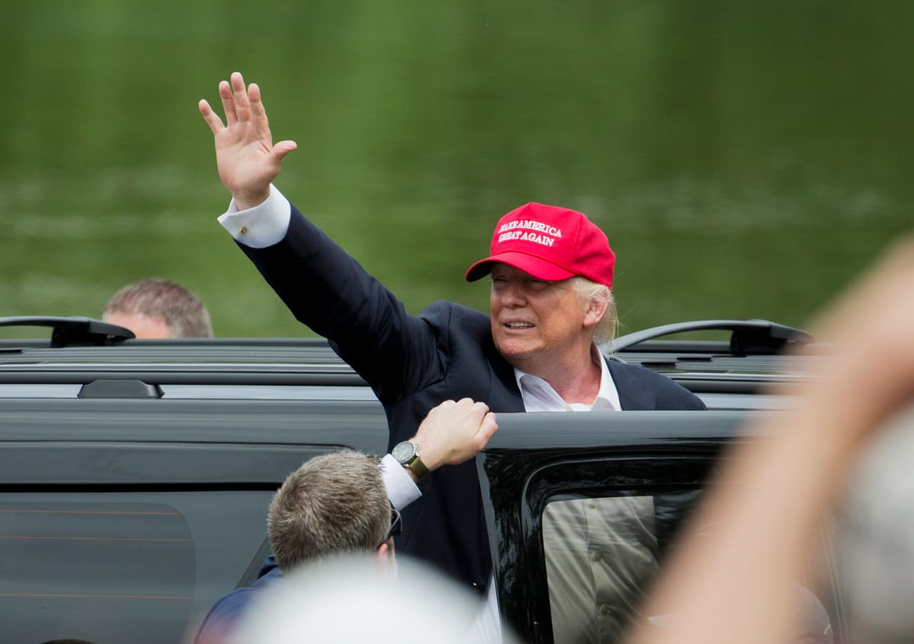 Trump asegura ante motociclistas que EEUU trata mejor a indocumentados que a veteranos