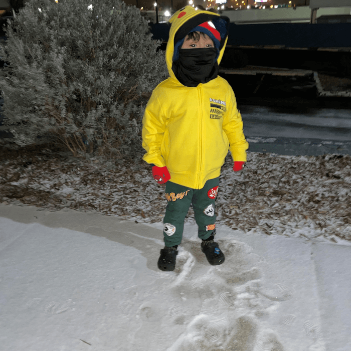 La tormenta invernal trajo una densa capa de nieve que cubrió la ciudad y varias zonas del centro de Texas.
<br>
<br>Usuarios de Univision enviaron las imágenes de cómo vivieron la primer nevada del 2025.