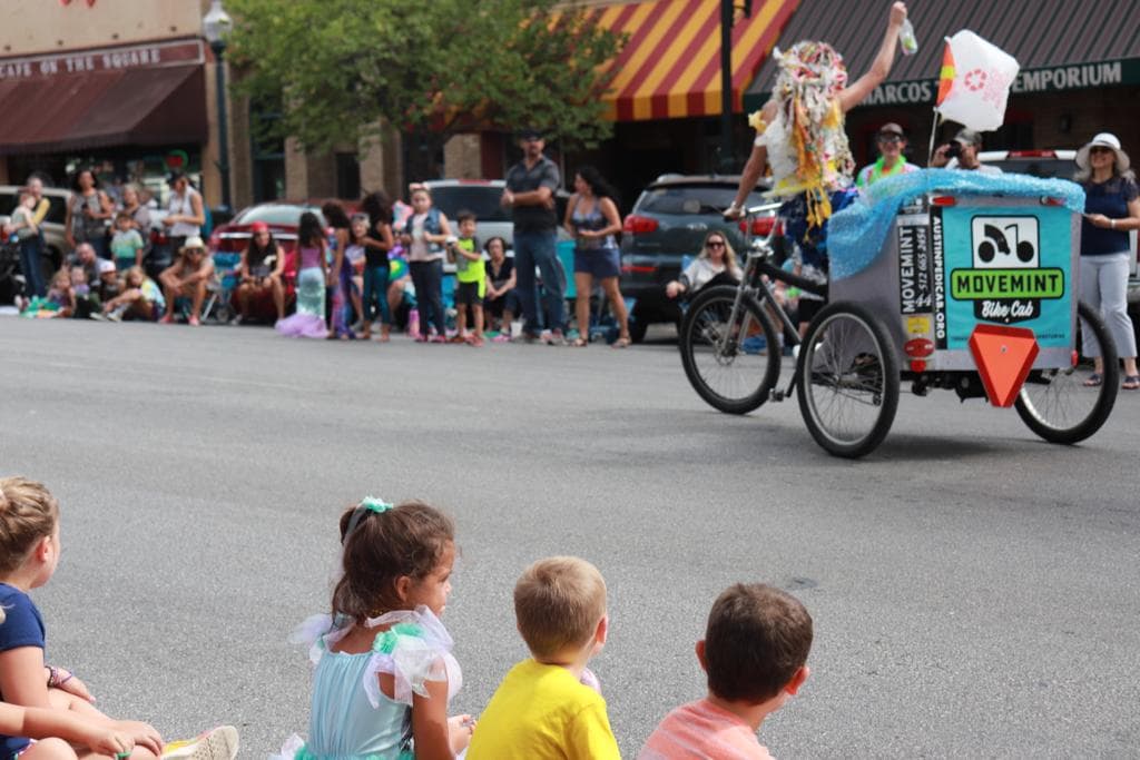 El evento se lleva a cabo gracias a la Mermaid Society of Texas, que fue fundado para promover esas causas ambientales.
