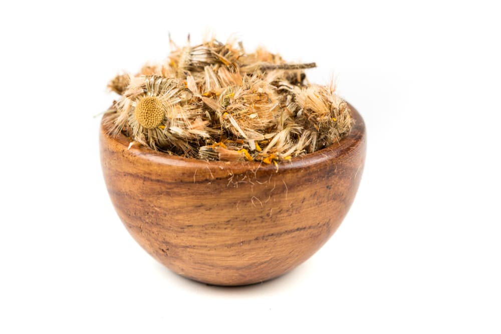 Así como se usa en la meditación, también puedes usar las flores o raíces secas del árnica para buscar paz y estar centrado, sobre todo si te sientes triste o desganado.