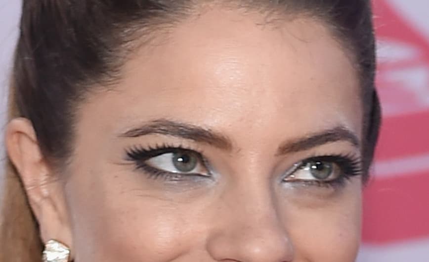 Estos ojitos verdes son de una mujer talentosa del pop, que hizo su paso espectacular por Latin GRAMMY.