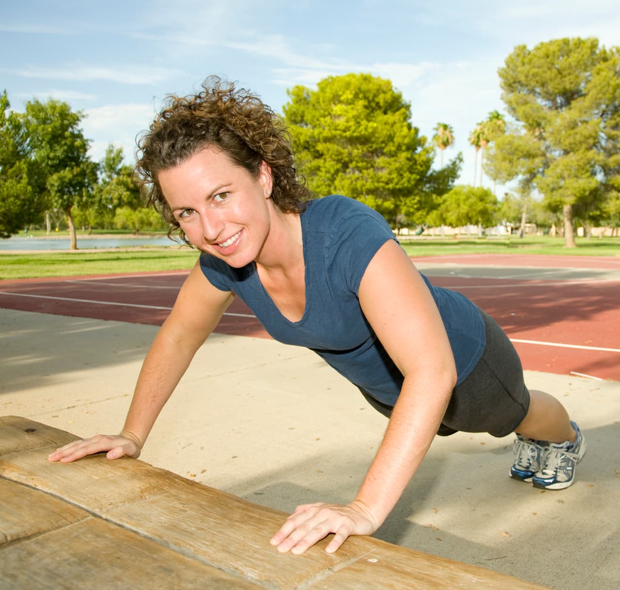 <b>+40 años. </b>A esta edad se comienza a aumentar más de peso si no hay cuidado. Los ejercicios de resistencia son la mejor manera de optimizar la quema de calorías y contrarrestar la acomulacion de grasas.
