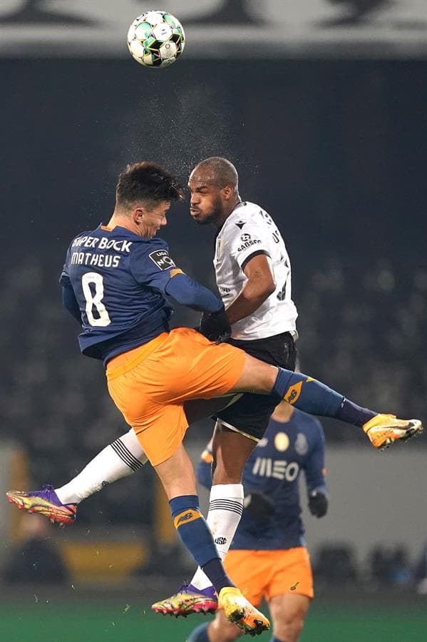 Porto viene de atrás y se impone en su visita al Vitória