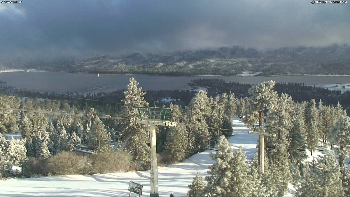 Estas son las imágenes tras la última tormenta de nieve, durante el fin de semana del 16 al 19 de mayo en Snow Summit, compartidas por NWS San Diego.