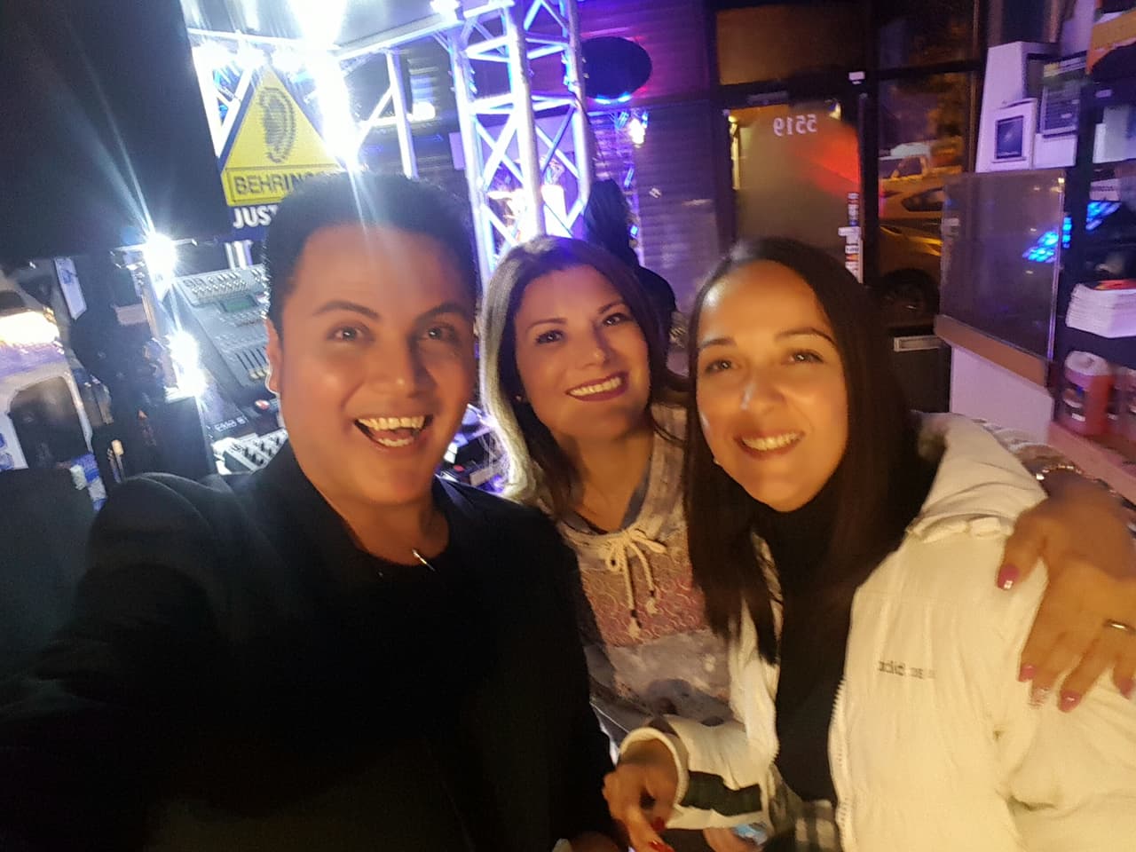 Auri Salgado celebró su cumpleaños en grande y estuvo acompañada de Diana Reyes, personalidades de Univision y muchos amigos más. ¡Feliz cumple!