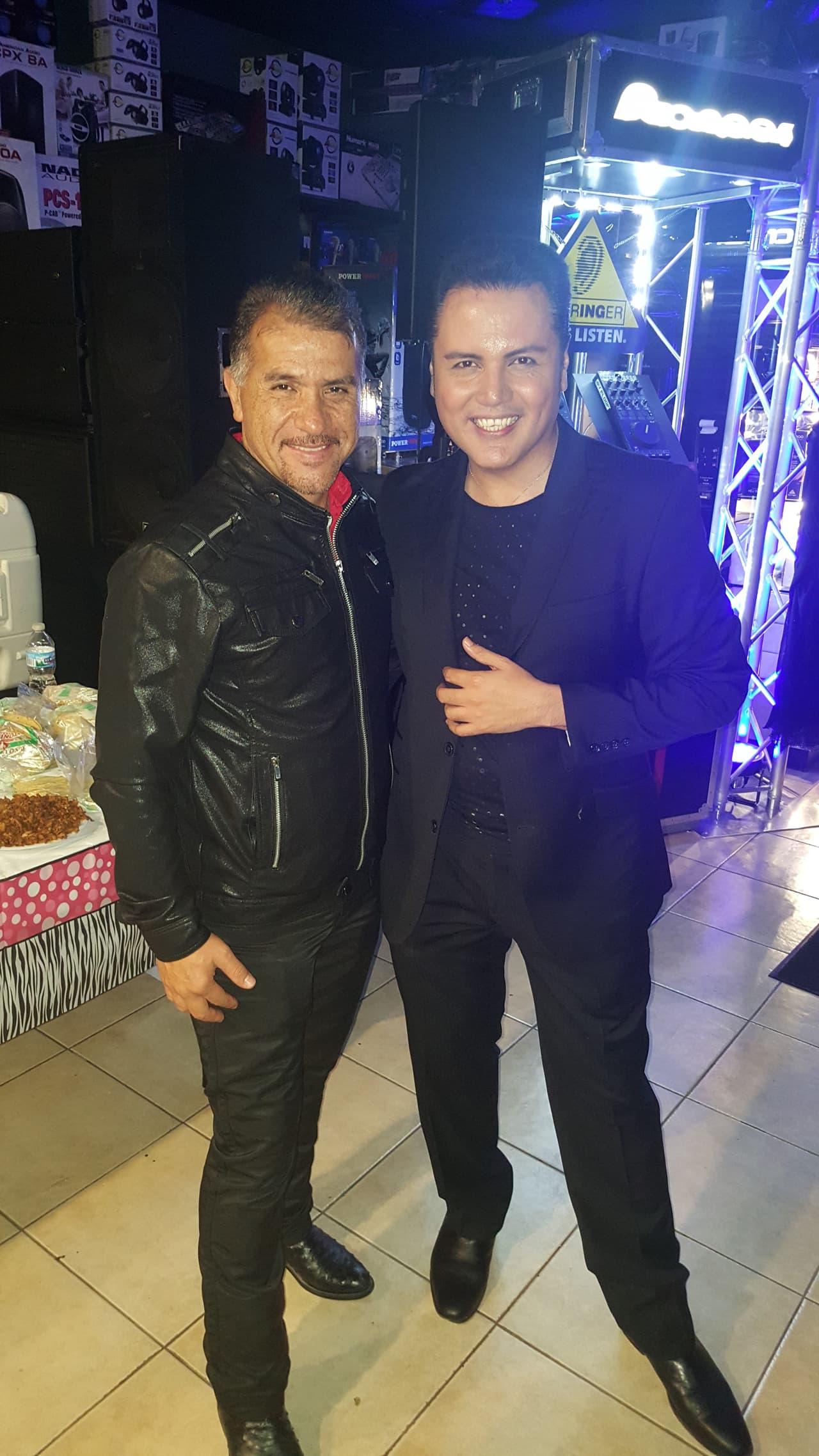 Auri Salgado celebró su cumpleaños en grande y estuvo acompañada de Diana Reyes, personalidades de Univision y muchos amigos más. ¡Feliz cumple!